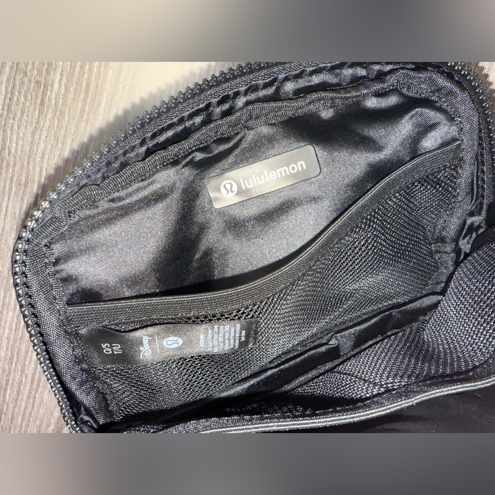 NEW DISNEY PARKS LULULEMON MICKEY EVERYWHERE BELT BAG FANNY PACK BLACK STRAP ✨ - Picture 4 of 8